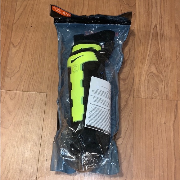 Nike - Size XS Unisex - Soccer Shin Guards - Picture 1 of 3
